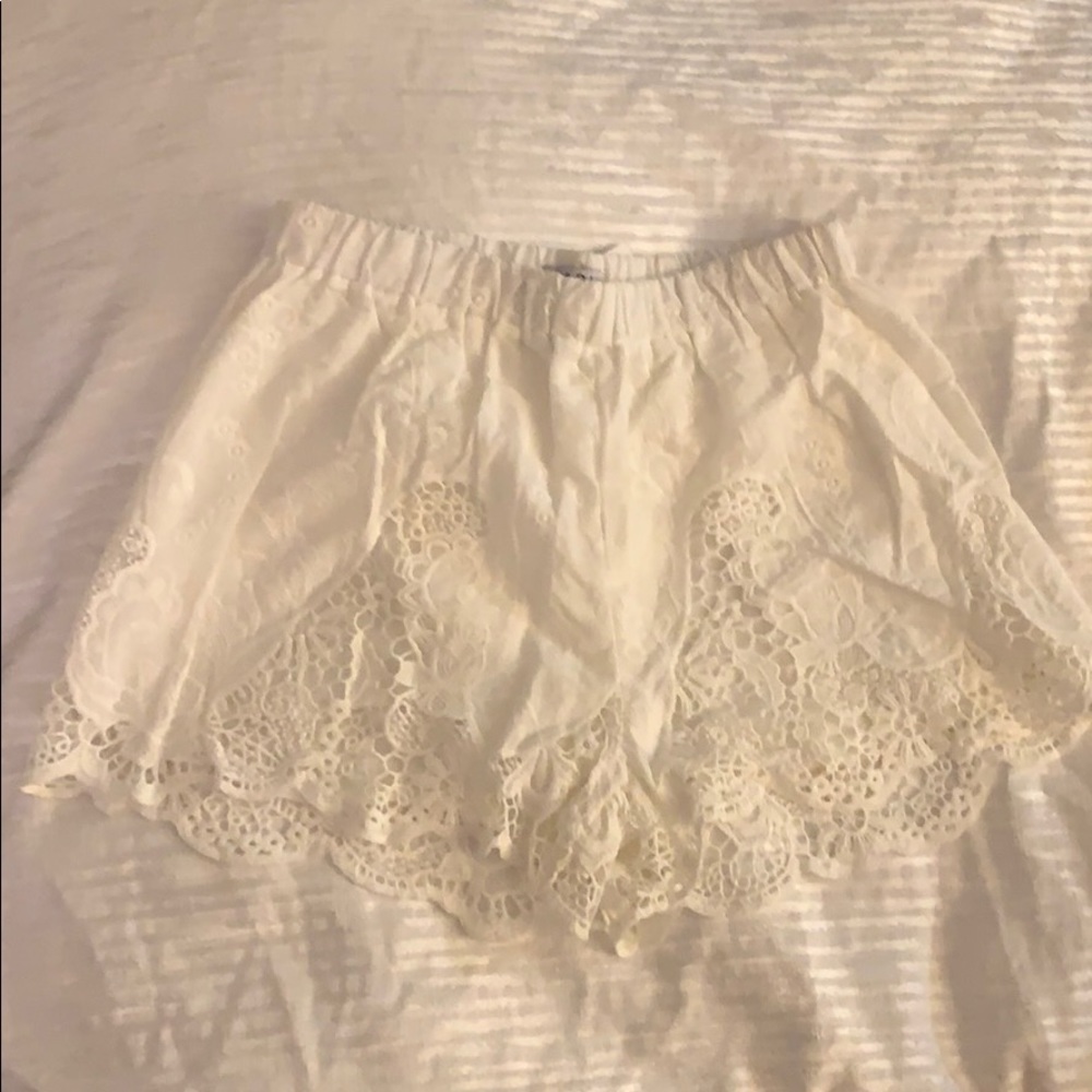 Embroidered white shorts, NWT